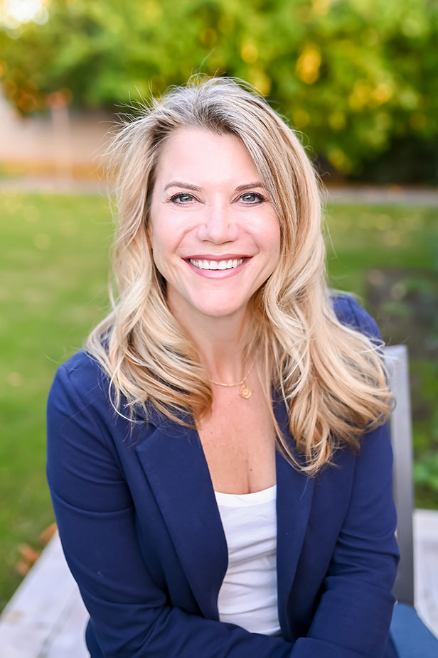 Susan Drumm is the host of The Enlightened Executive Podcast Youtube-Channel